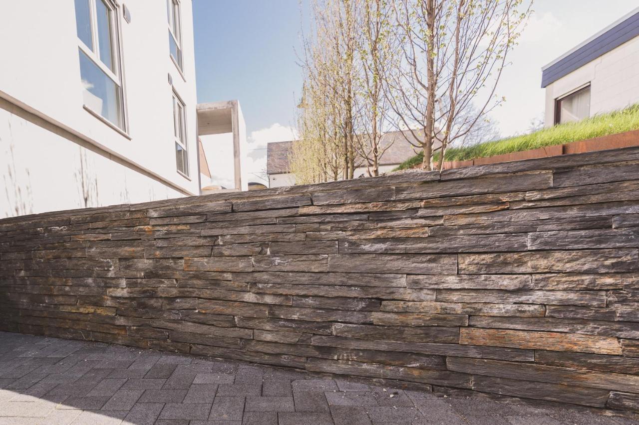 STEILLAGE - Design Moselsuiten mit Panoramablick und SPA Brauneberg Exterior foto